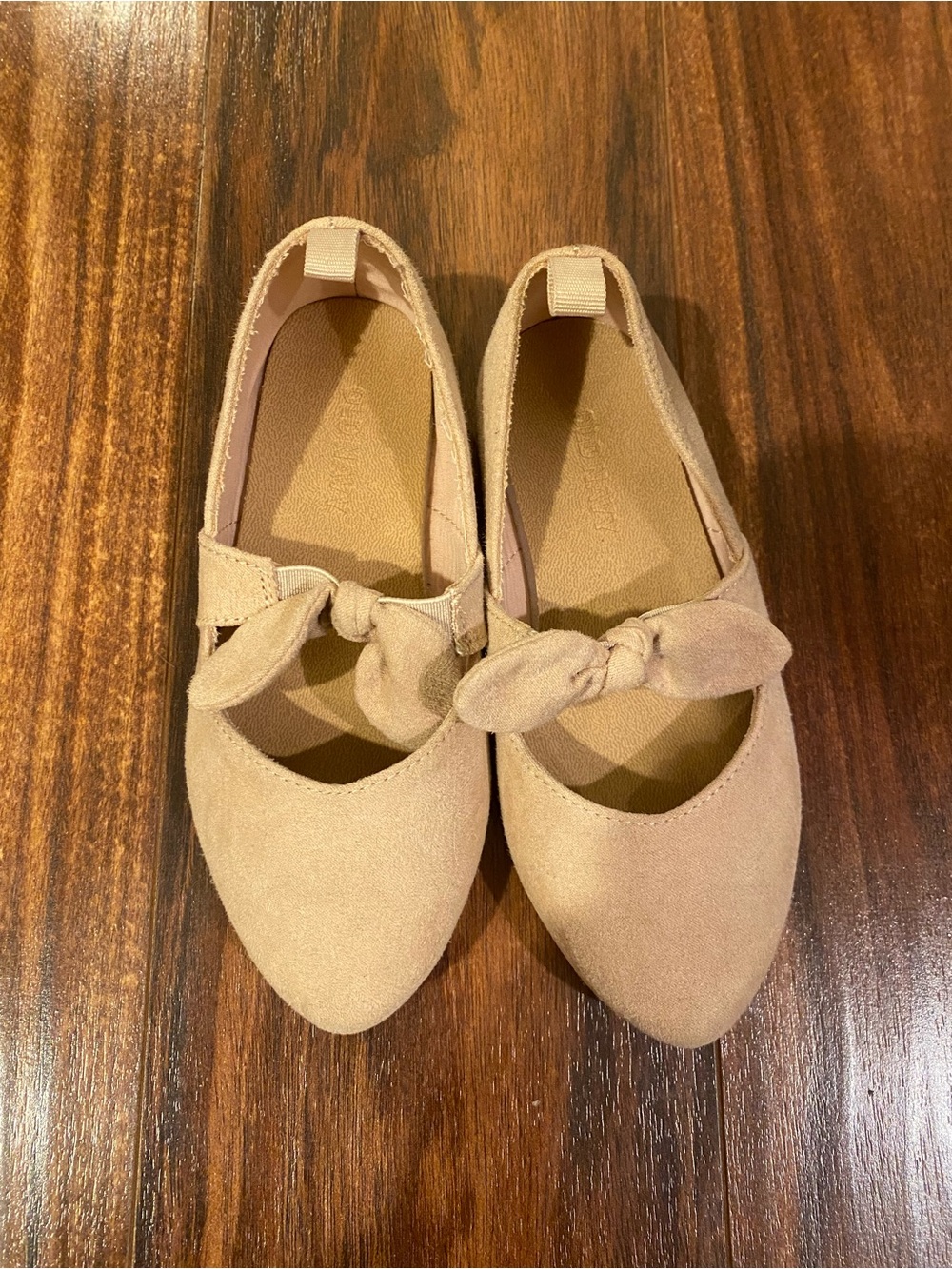 Old Navy Girls Suede-Look Pointed Bow Flats in Beige sz8